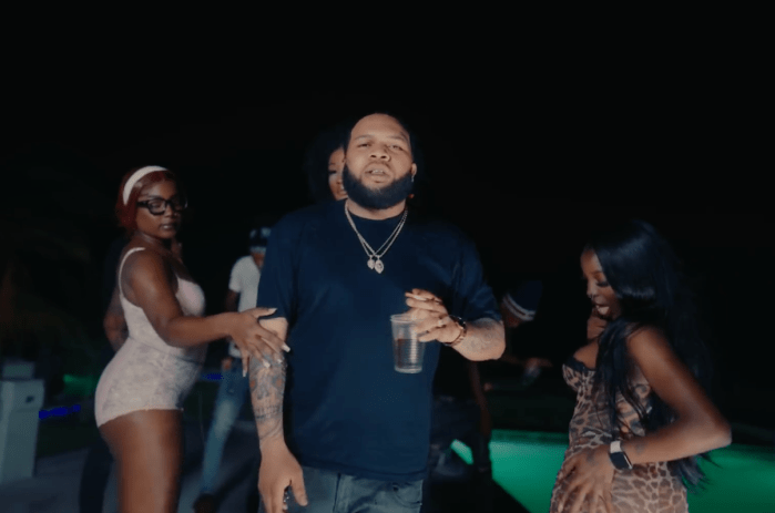 Top Banks "Tumble Dung" on 13thStreetPromotions.com #Jamaica #Mandeville #Manchester #Dancehall #Music #13thStreetPromotions #TopBanks #TumbleDung #DJMac #KreativeKlique #MusicVideo #Video #Youtube #Caribbean